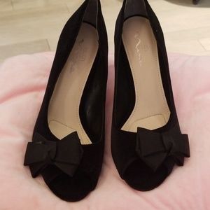 Black high heels bow